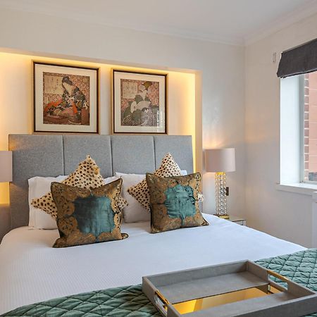 Modern Knightsbridge Apartment With Balcony Overlooking Harrods Prime Location Londen Buitenkant foto