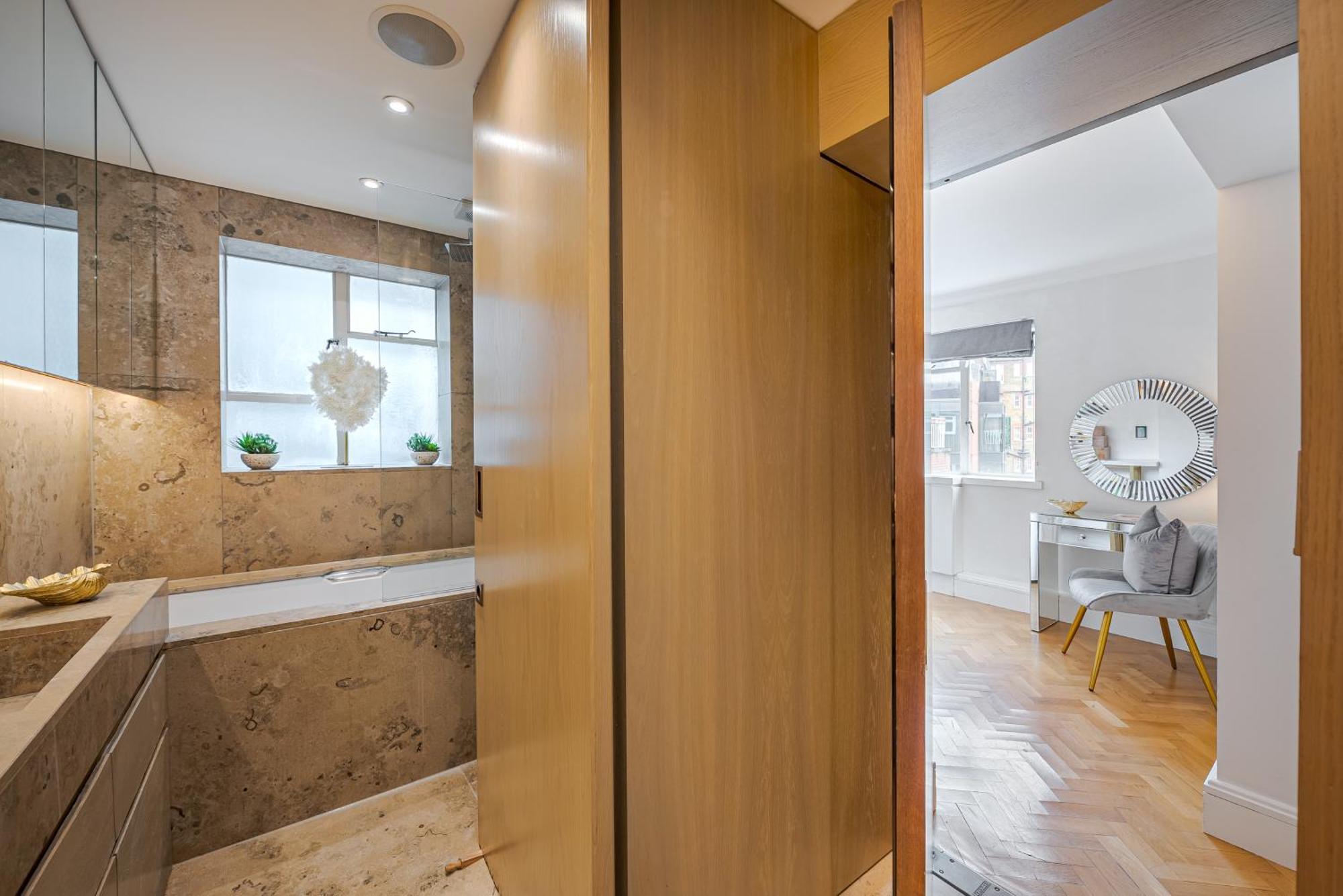 Modern Knightsbridge Apartment With Balcony Overlooking Harrods Prime Location Londen Buitenkant foto