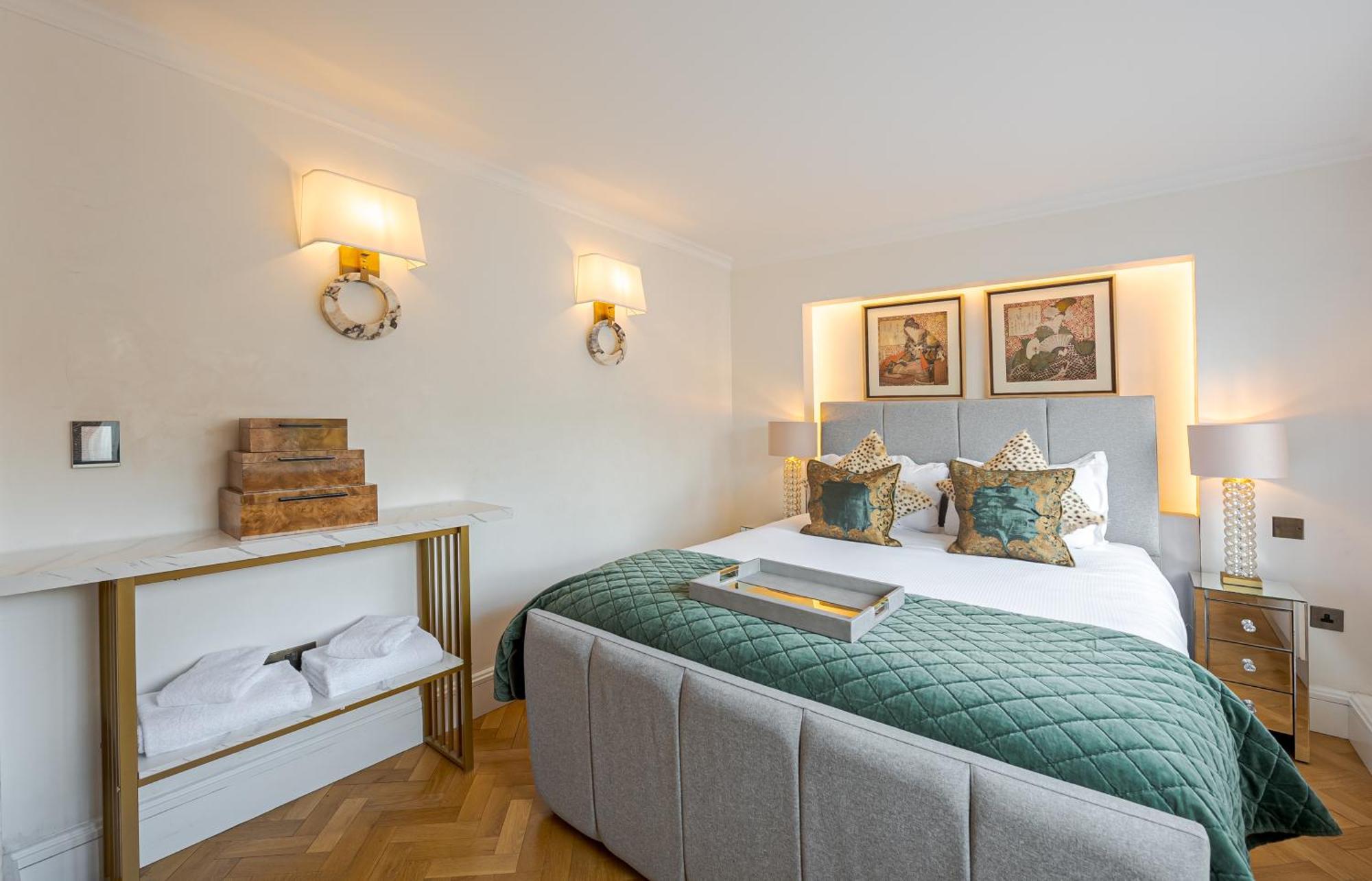 Modern Knightsbridge Apartment With Balcony Overlooking Harrods Prime Location Londen Buitenkant foto