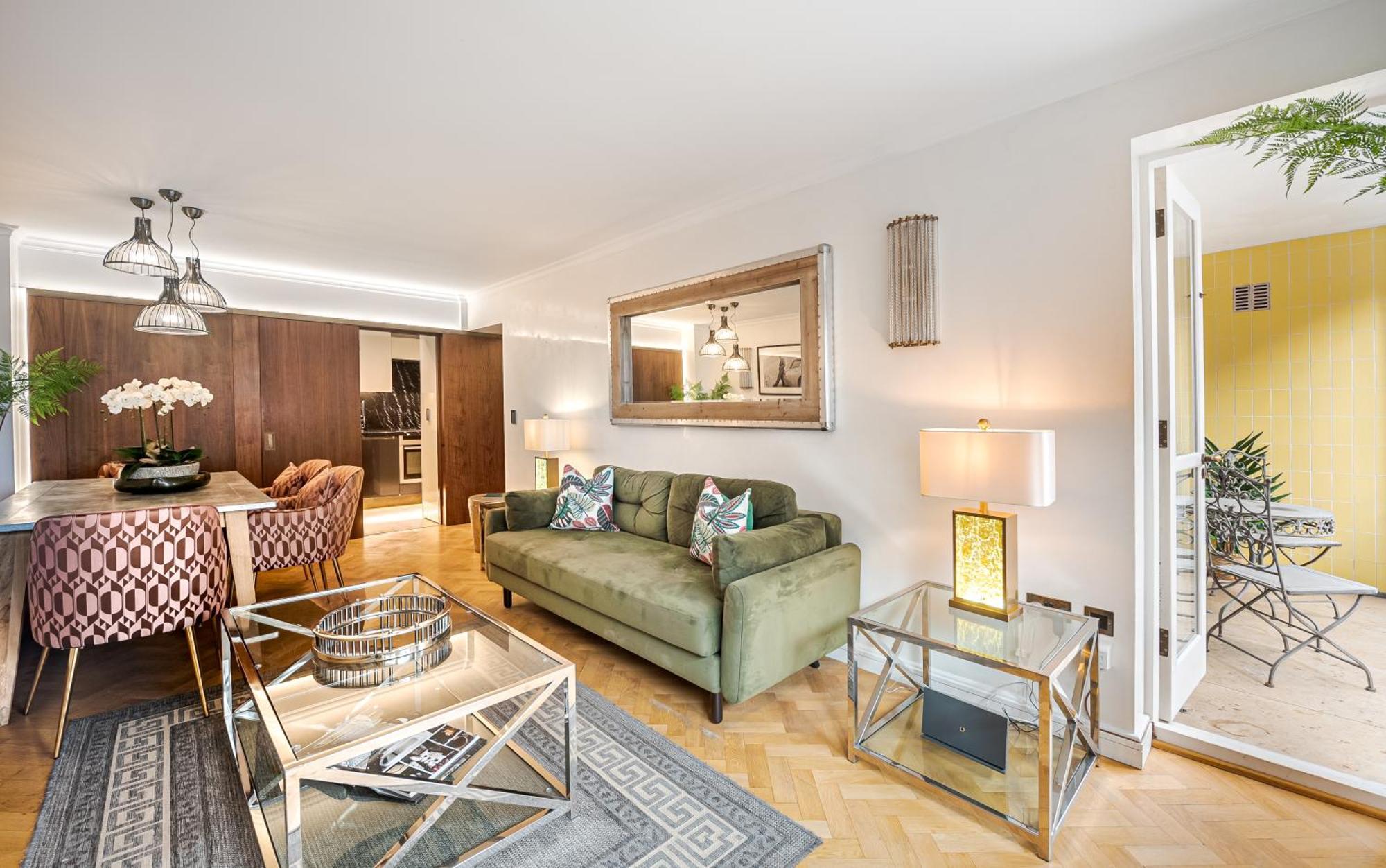 Modern Knightsbridge Apartment With Balcony Overlooking Harrods Prime Location Londen Buitenkant foto