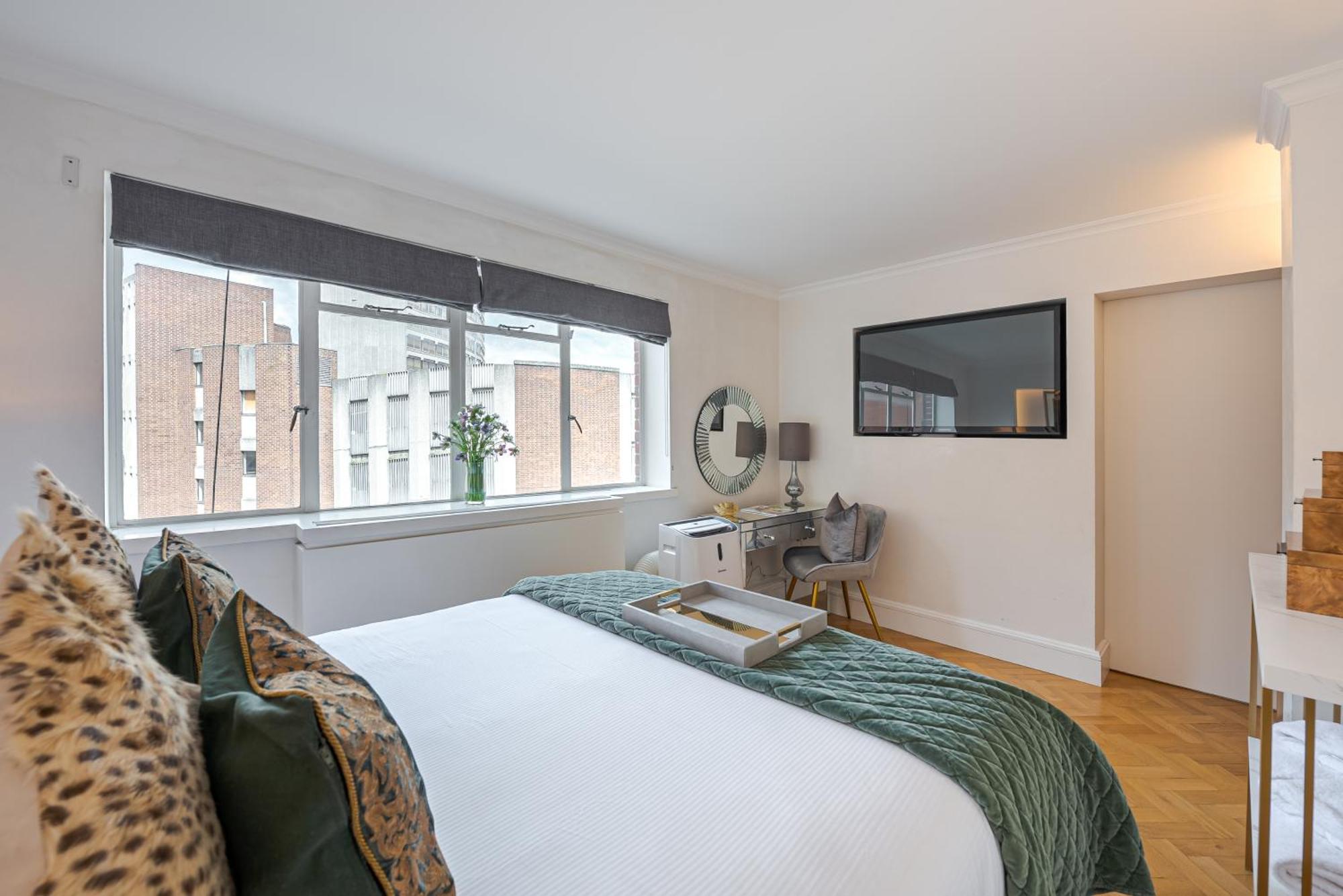 Modern Knightsbridge Apartment With Balcony Overlooking Harrods Prime Location Londen Buitenkant foto