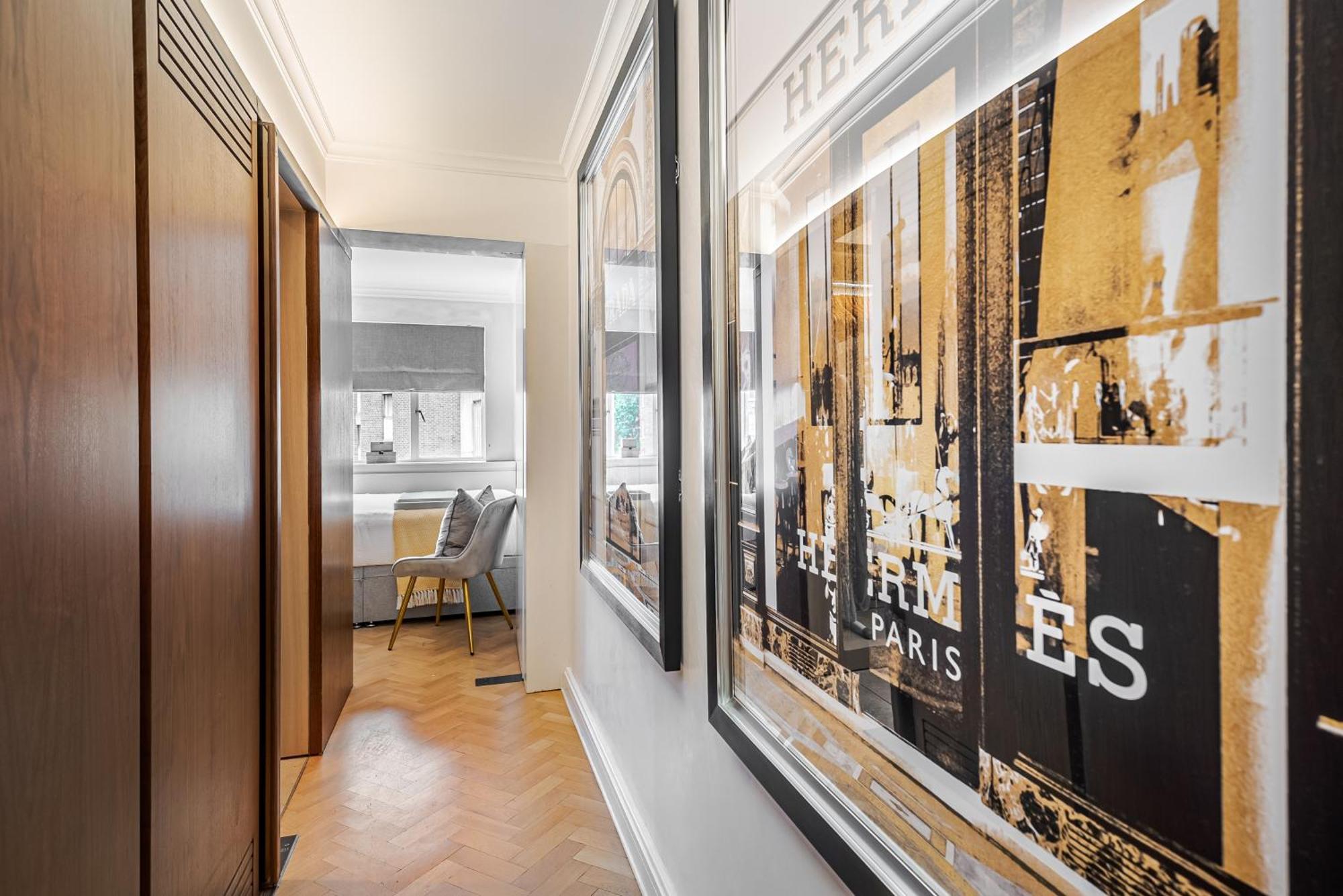 Modern Knightsbridge Apartment With Balcony Overlooking Harrods Prime Location Londen Buitenkant foto