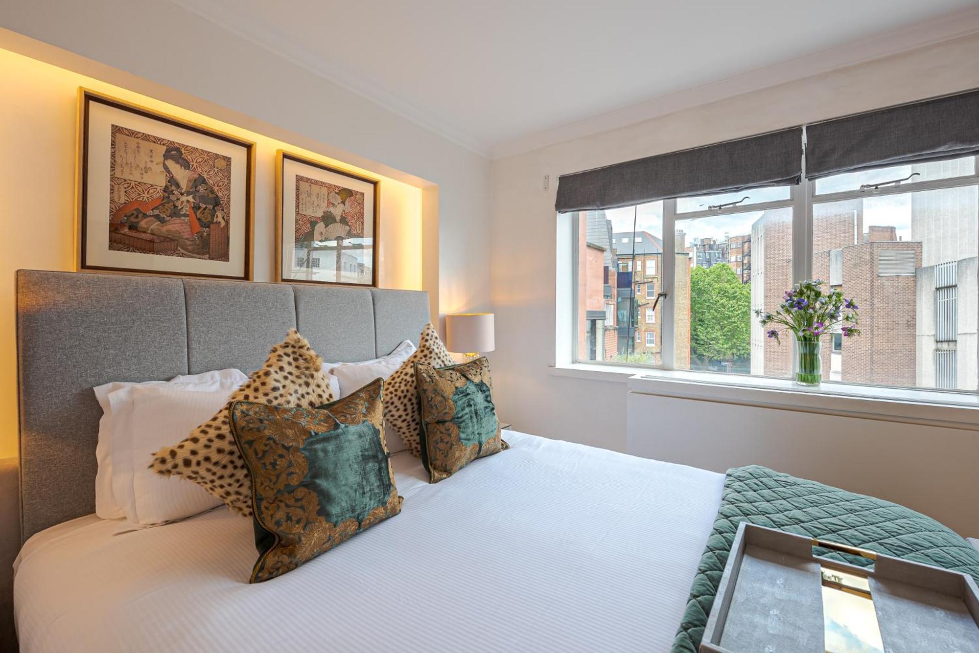 Modern Knightsbridge Apartment With Balcony Overlooking Harrods Prime Location Londen Buitenkant foto