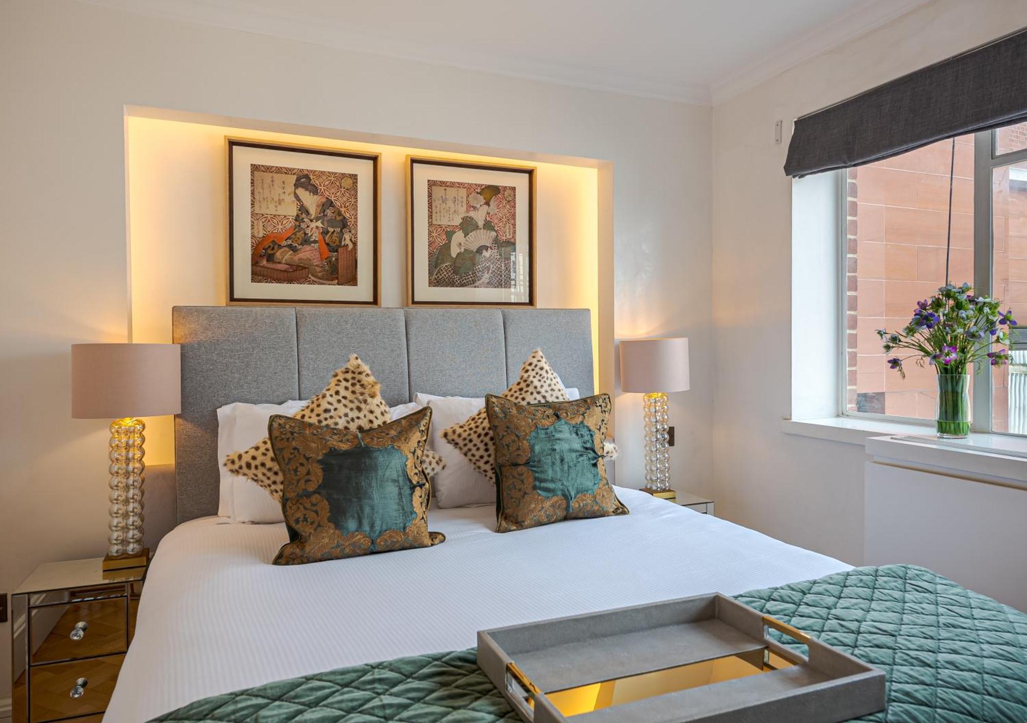 Modern Knightsbridge Apartment With Balcony Overlooking Harrods Prime Location Londen Buitenkant foto