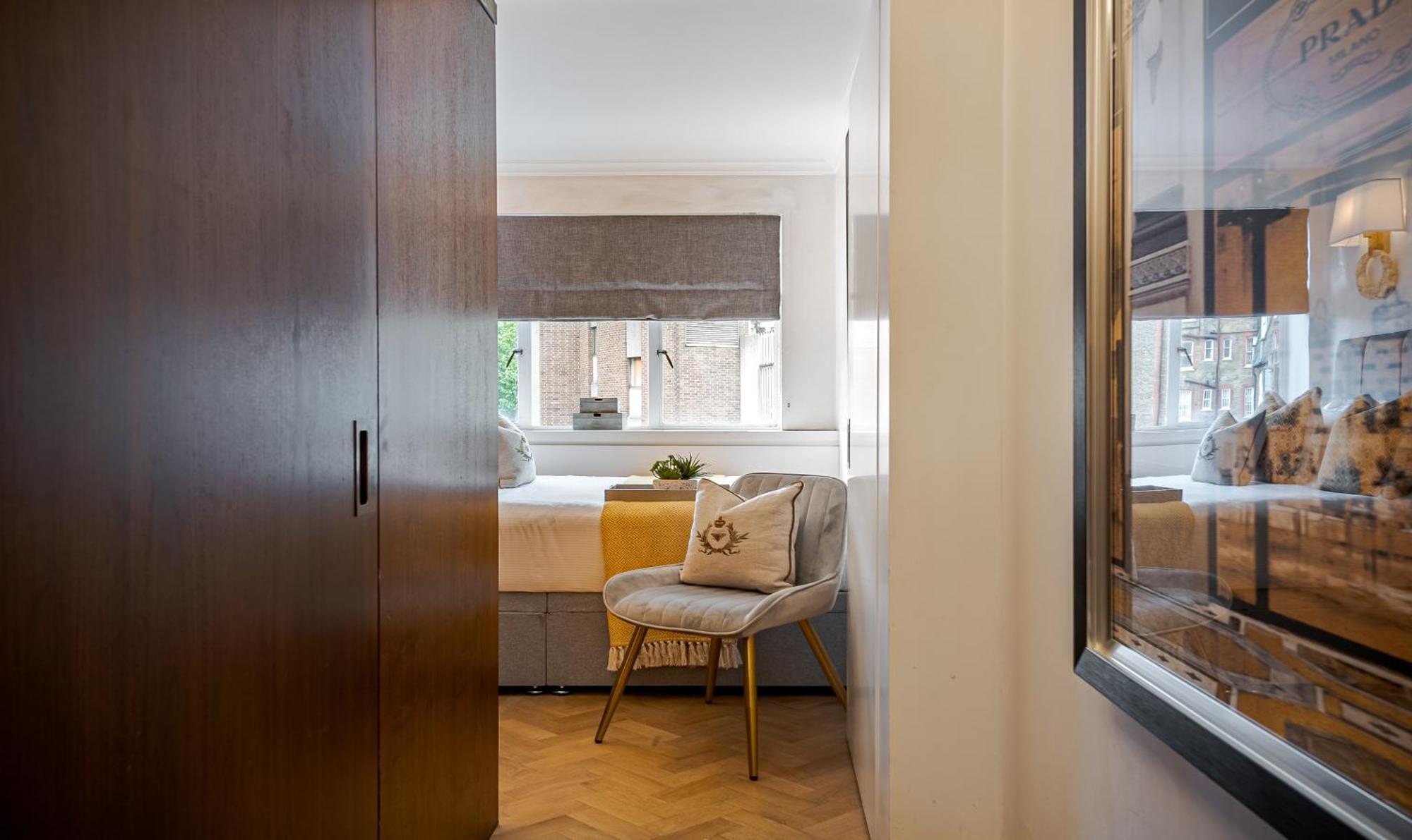 Modern Knightsbridge Apartment With Balcony Overlooking Harrods Prime Location Londen Buitenkant foto