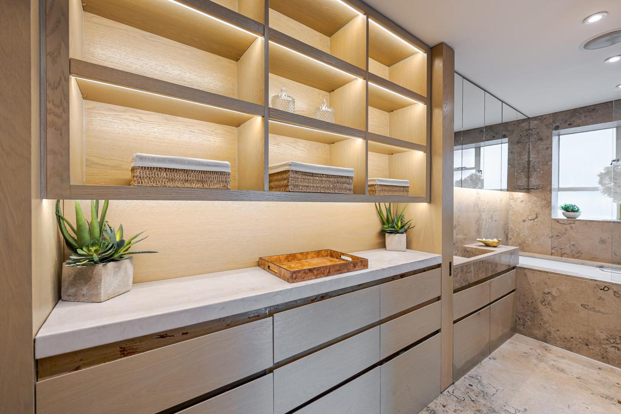 Modern Knightsbridge Apartment With Balcony Overlooking Harrods Prime Location Londen Buitenkant foto