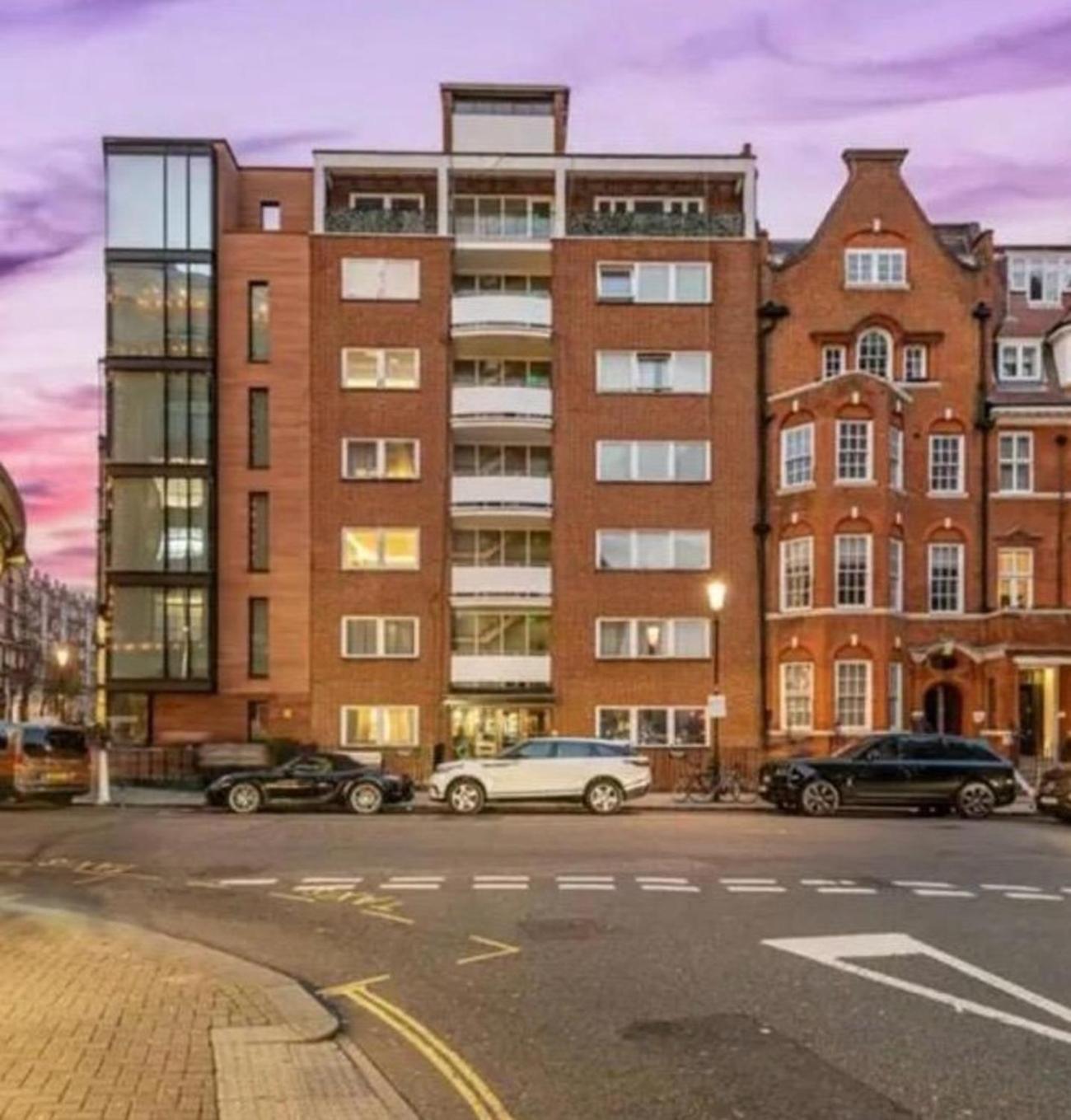 Modern Knightsbridge Apartment With Balcony Overlooking Harrods Prime Location Londen Buitenkant foto