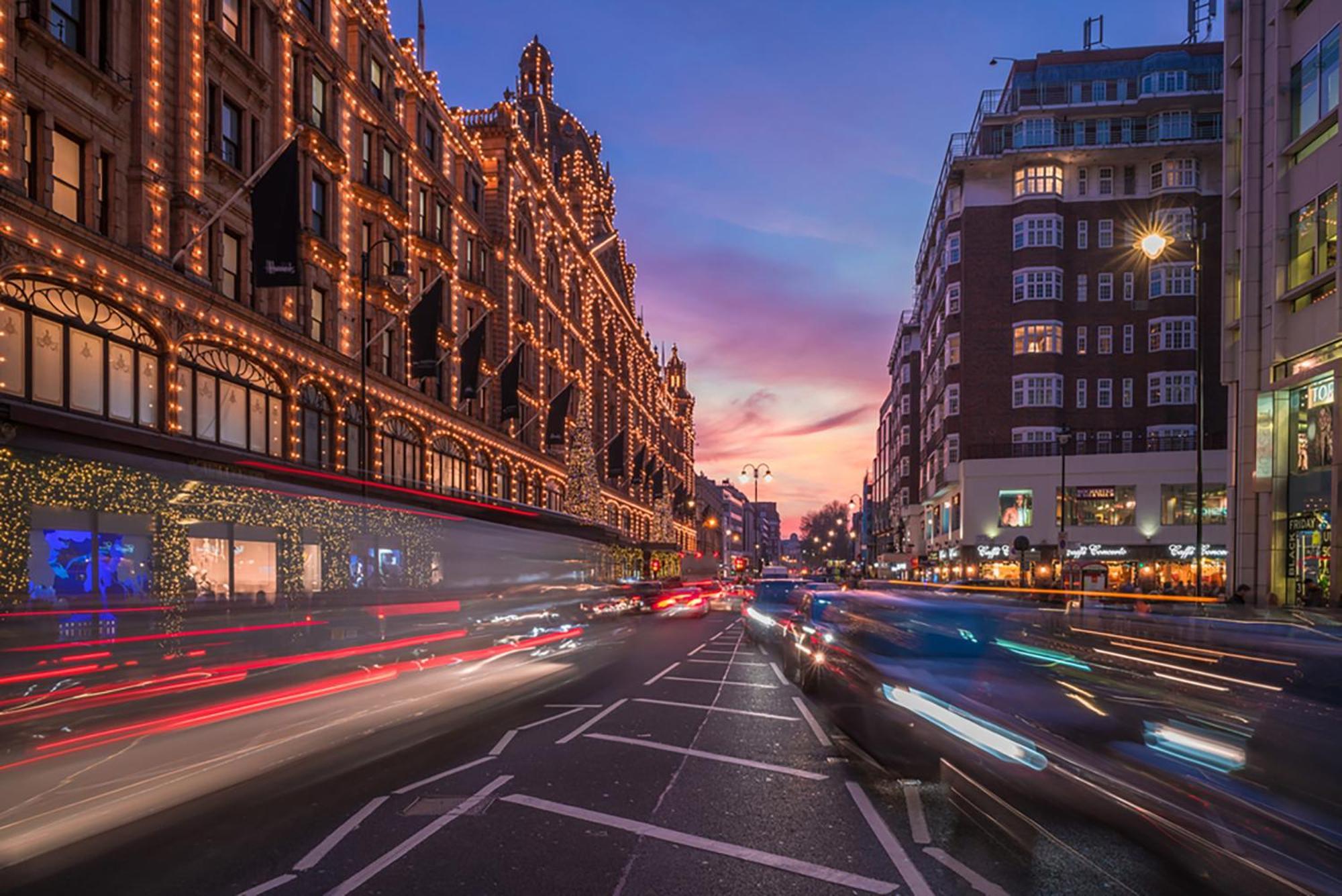 Modern Knightsbridge Apartment With Balcony Overlooking Harrods Prime Location Londen Buitenkant foto