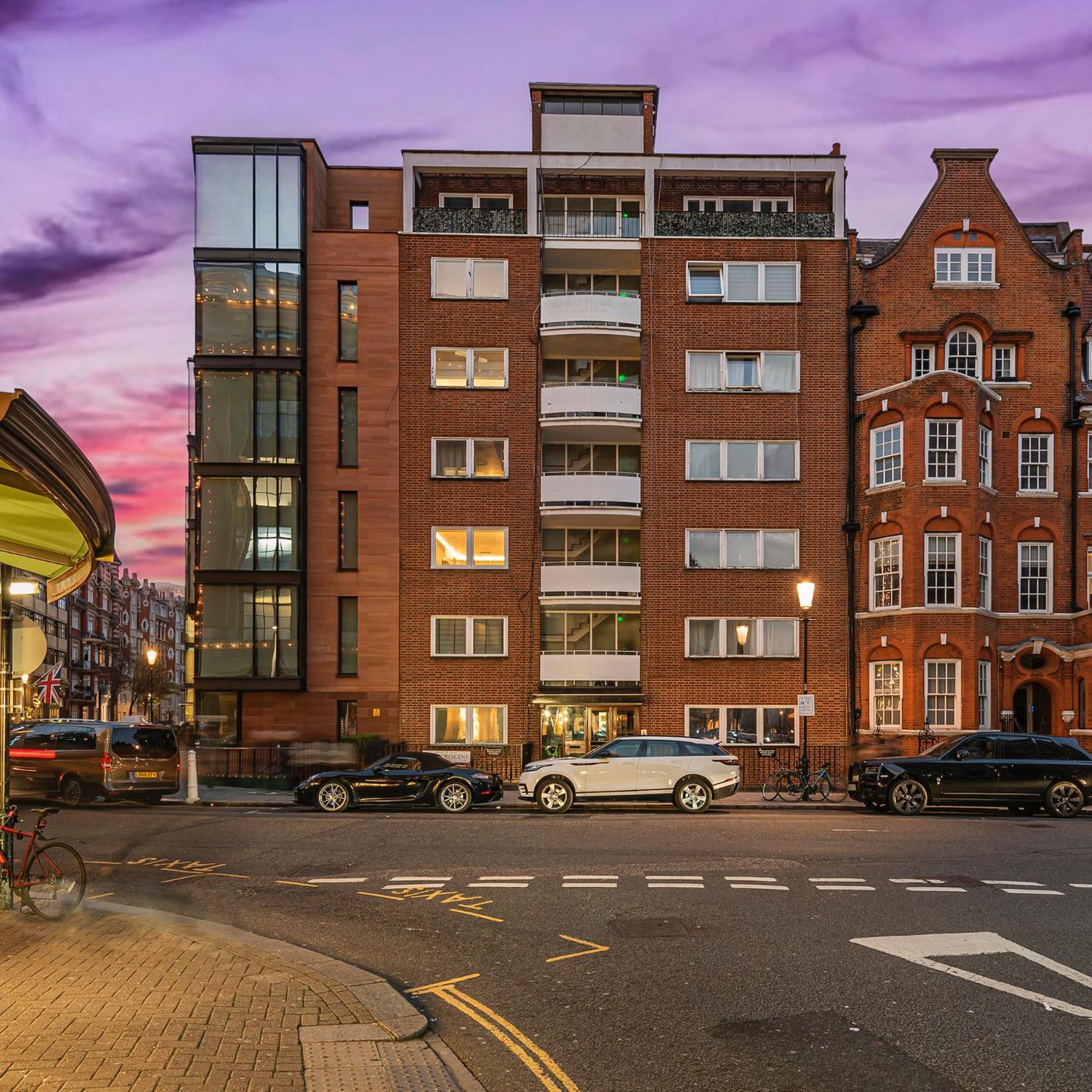 Modern Knightsbridge Apartment With Balcony Overlooking Harrods Prime Location Londen Buitenkant foto
